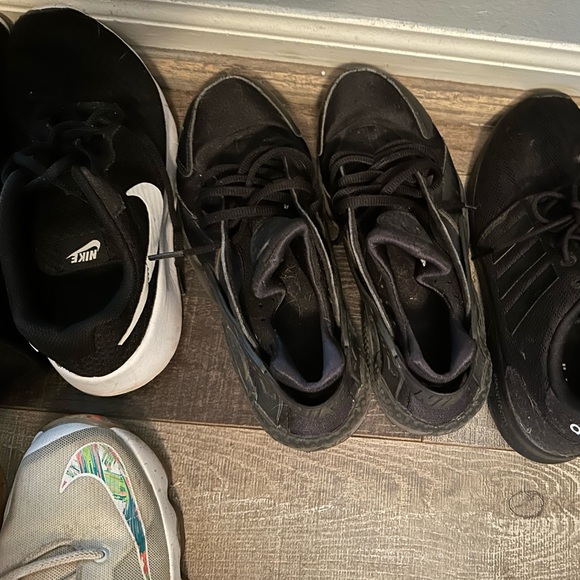 Shoes - Picture 2 of 5